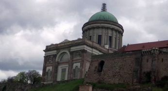 В крупнейшем соборе Венгрии обнаружили капсулу времени