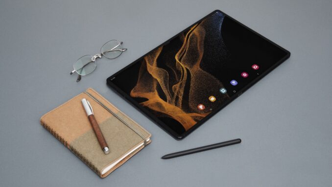 1-009_Design_Tab S8 Ultra with Book Cover_Graphite_HI_large