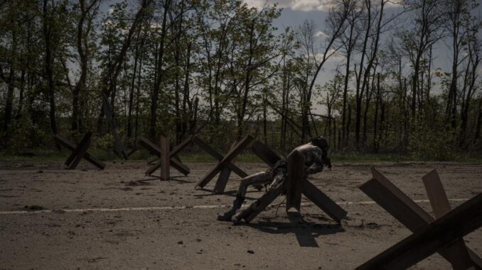 Околиці Харкова перетворилися на морг під відкритим небом (ФОТО 18+)