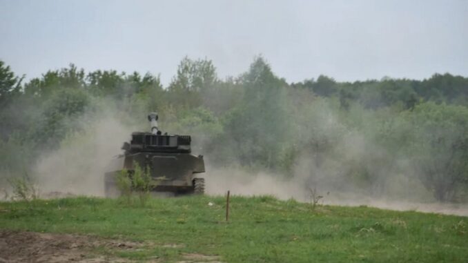 Украинские защитники показали, как учатся управлять американской техникой (ФОТО)