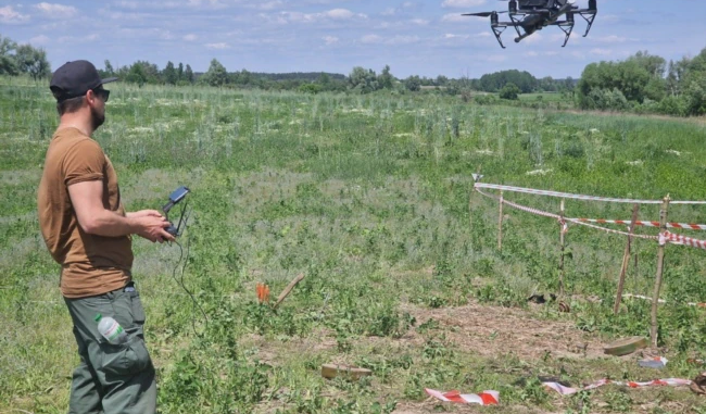 Стало відомо, як українські волонтери допомагають саперам та спеціалістам ДСНС