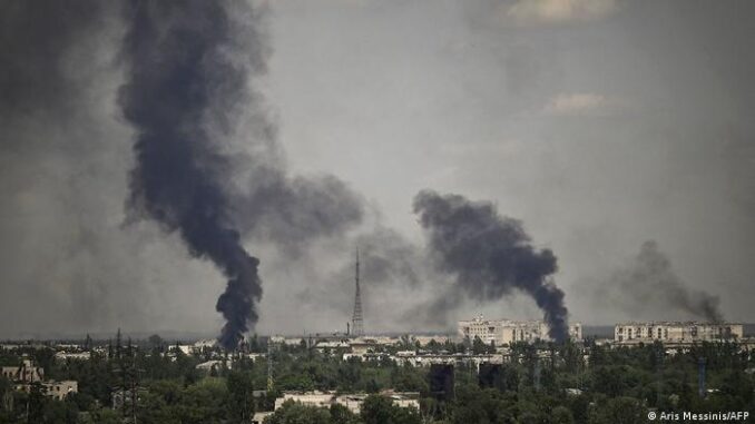 Сотни людей прячутся в бомбоубежищах под химическим заводом в Северодонецке