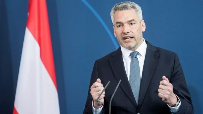 Канцлер Австрии призывает к "промежуточному" членству в ЕС для Украины и Молдовы