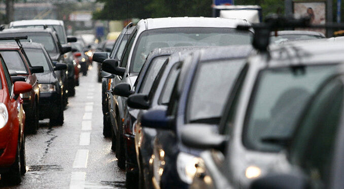 Українці почали масово відмовлятися від автомобілів