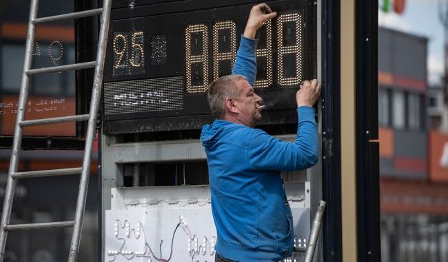 Стало известно, когда в Украине может закончиться дефицит бензина