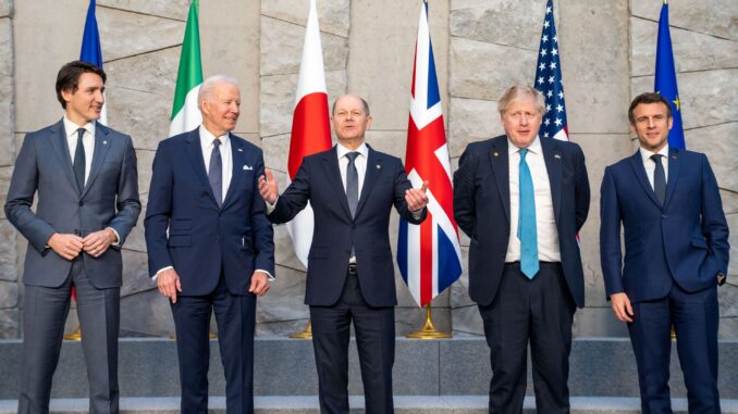 Лідери G7 висміяли на зустрічі голий торс путіна