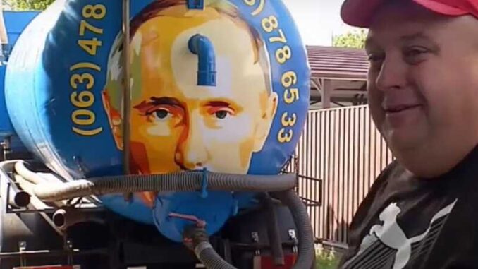В Броварах на машине ассенизаторов нарисовали лицо Путина (ВИДЕО)
