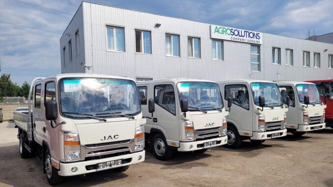 Український завод виготовив партію бортових вантажівок JAC (ФОТО)