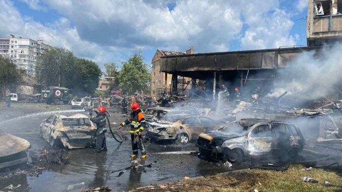 "Символ стійкості": чи знесуть Будинок офіцерів у Вінниці. ФОТО