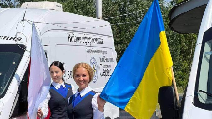 Паспорт громадянина України тепер можна оформити за кордоном: подробиці