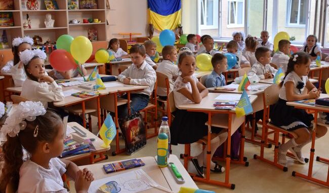 В МОН сообщили, сколько украинских школьников находится за границей