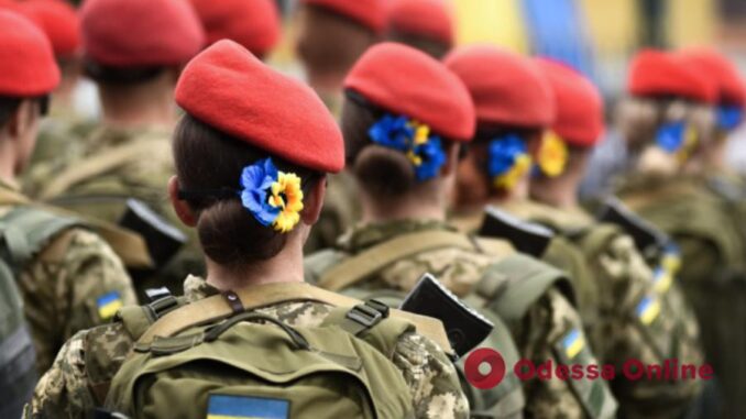В Минобороны разъяснили детали постановки женщин на военный учет