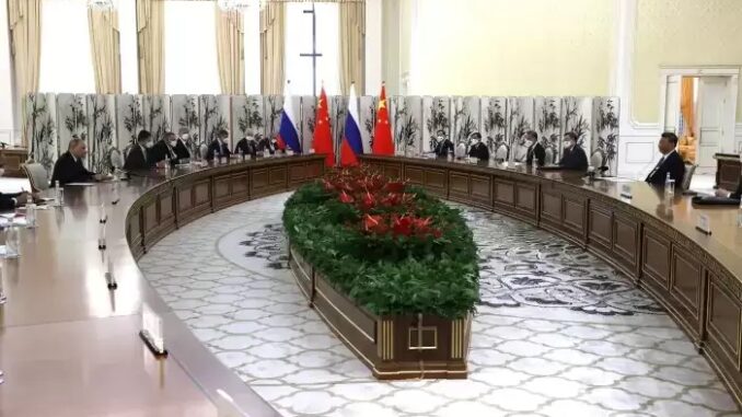 На зустрічі путіна та Сі Цзіньпіна помітили віщий знак: фото викликало ажіотаж у мережі