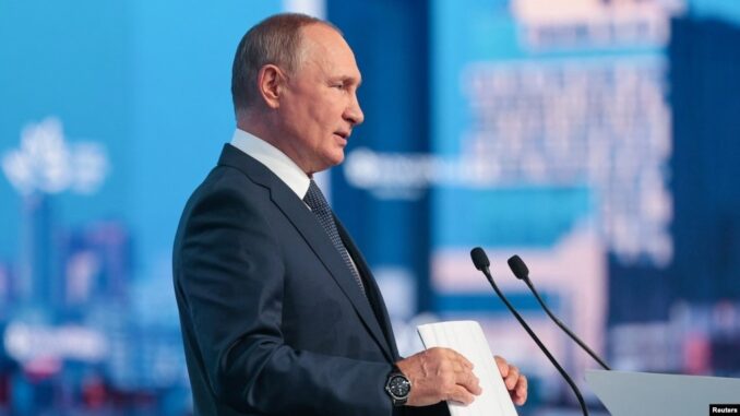 Курьез: Путин уснул во время проведения совещания. ВИДЕО