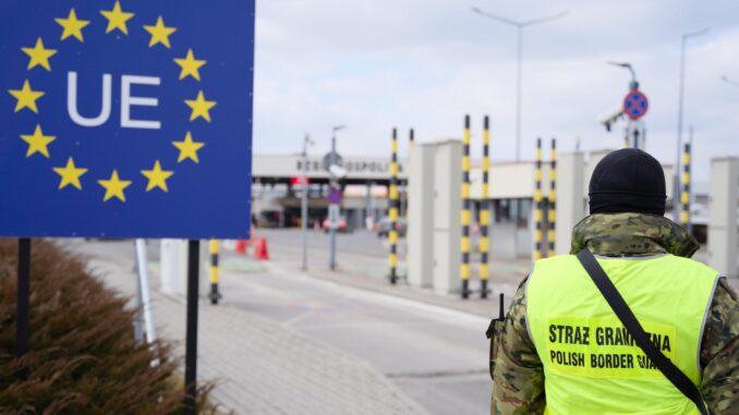 Польша вводит новые правила для украинцев