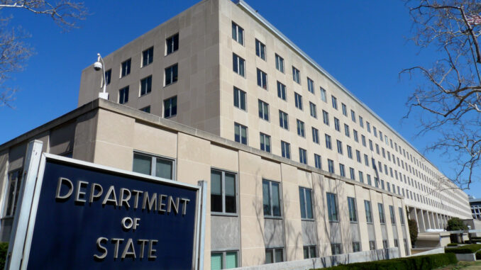 У США достаточно запасов оружия, чтобы продолжать помогать Украине, - Госдеп