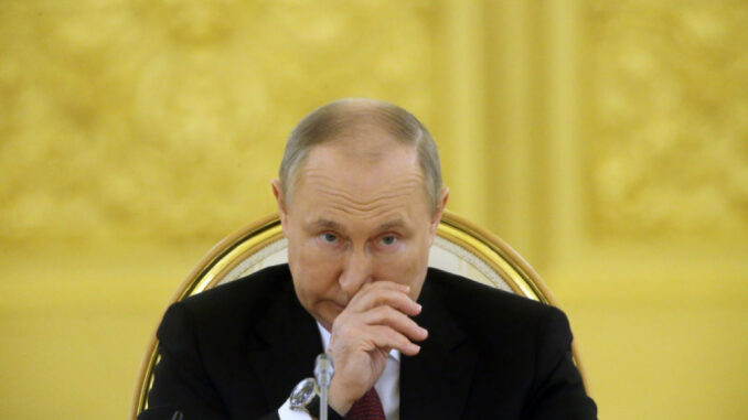 Путин мог получить более 1 млрд долларов от перепродажи газовой компании "Ямал СПГ" – центр «Досье»