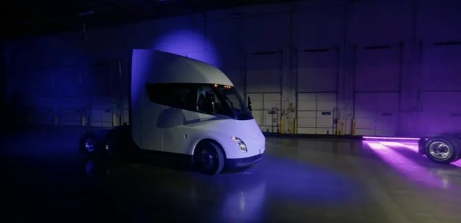 Tesla выпустила серийный электрогрузовик Semi: кто получил