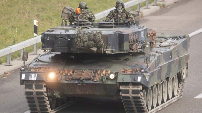 Стало відомо, у чому ключова відмінність танків Т-72 від натовських Abrams та Leopard 2