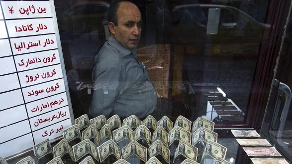 Иранский валютный рынок рухнул: курс риала упал до 600 тысяч за доллар