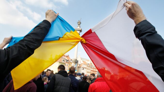 У Польщі заявили, що хочуть повернути частину виплат біженцям з України: про що йдеться
