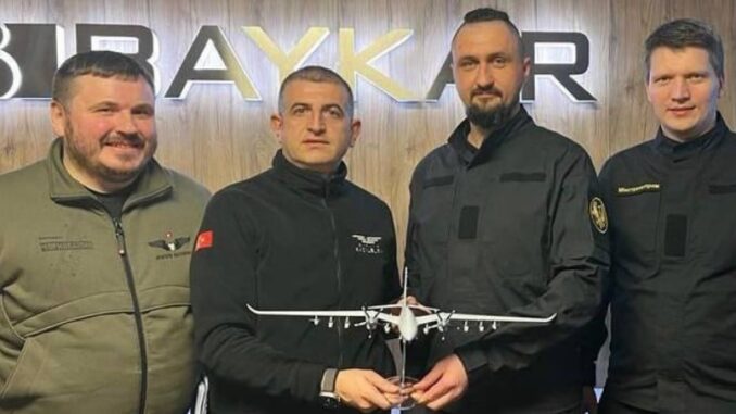 Україна підписала 3 контракти з турецьким виробником безпілотників Baykar