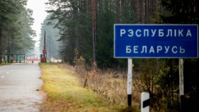 Білоруські пенсіонери-"ополченці" отримали зброю і збираються знищити НАТО: "Мы на танках в Брюссель приедем"