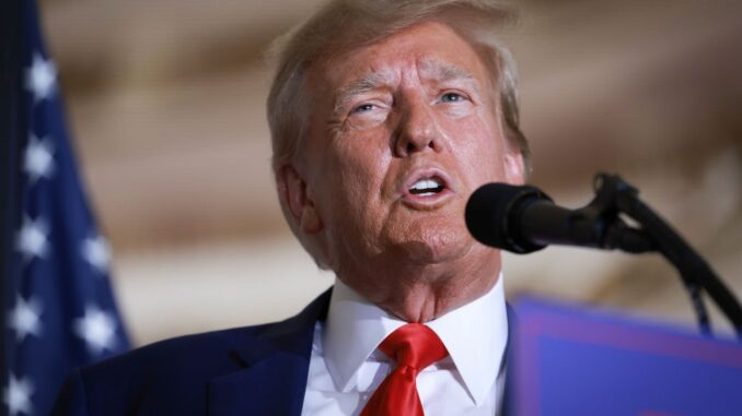 Трамп заявив, що США надсилають Україні забагато зброї, і відмовився називати Путіна військовим злочинцем