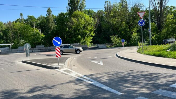 У Києві на перехрестях облаштували кільцеві розв’язки