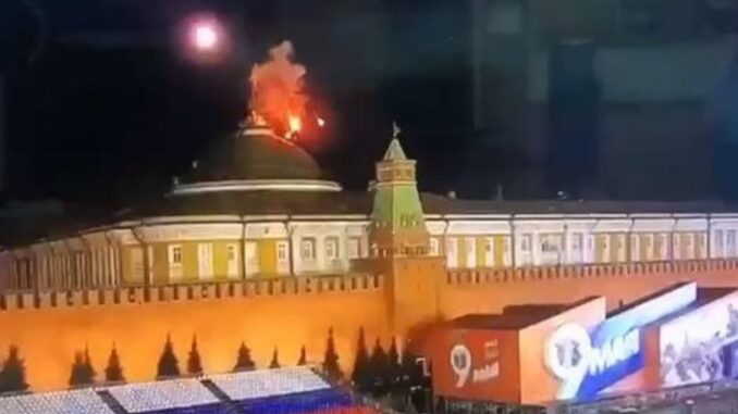 Кремль палає