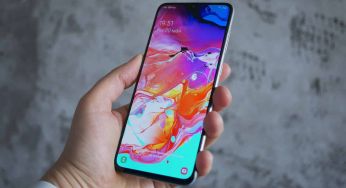 Назвали речі, які вкрай небезпечно тримати поруч зі смартфоном