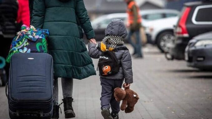 Скільки українців виїхали за кордон і не повернулися через війну: шокуючі цифри