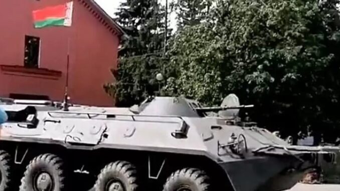 Десантники Лукашенка загубили гармату під час демонстрації своєї військової "моці"