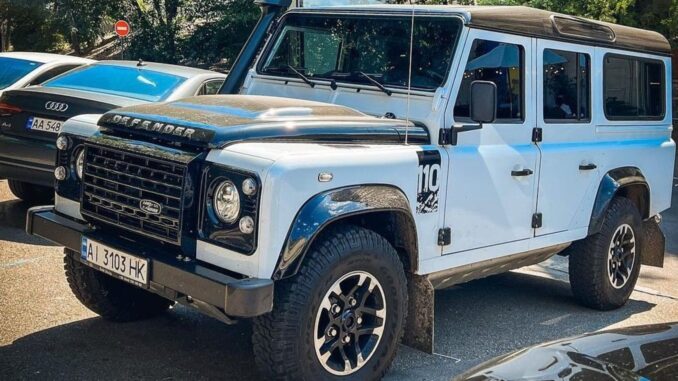 В Україні помітили рідкісний Land Rover Defender: було випущено 600 таких авто