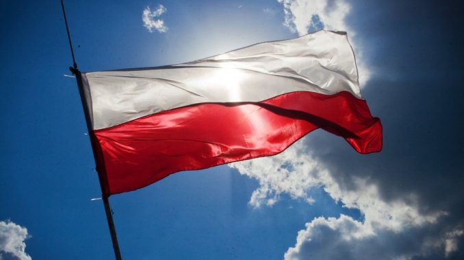 У Польщі туристу через жарт про бомбу відмовили у посадці на літак