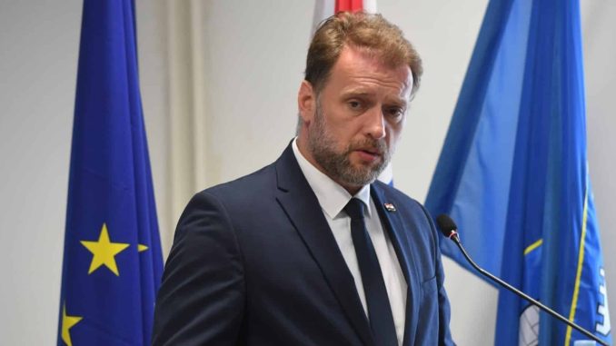 У Хорватії глава Міноборони потрапив у смертельну ДТП: міністра відправили у відставку