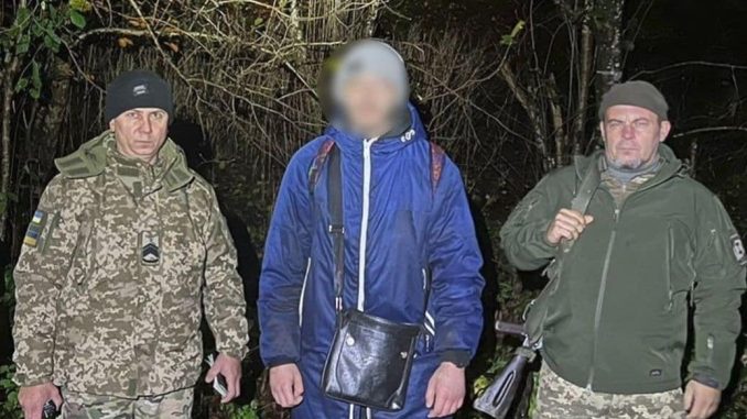 Дуже хотів до коханої: Прикордонники виловили ухилянта, який три доби блукав у Карпатах