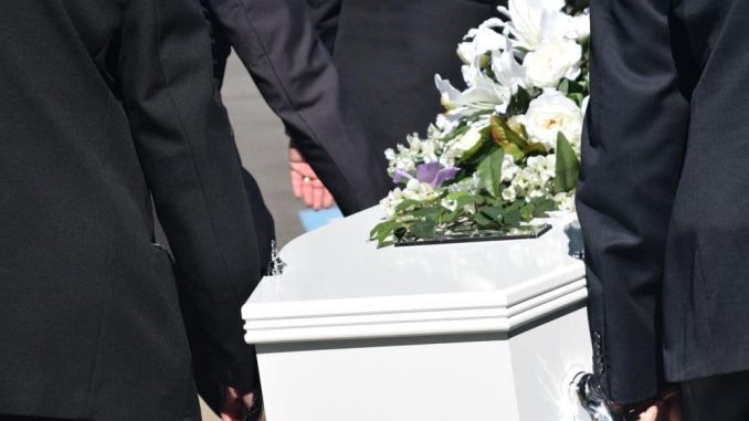 У Тернополі працівник ритуальної служби обкрадав покійників