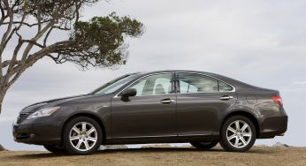 В Україні виявили розкішний 16-річний Lexus із пробігом менш ніж 1000 км