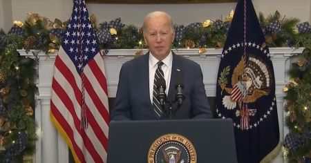 Прикриваючись партійними розбіжностями, США ганебно здають Путіну Україну