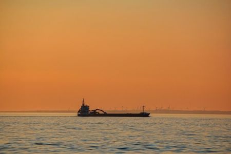 Санкції в дії: 14 танкерів з російською нафтою застрягли дорогою в Індію