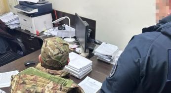Начальника штабу військової частини незаконно виплатив підлеглим 1 млн гривень