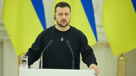 Або працюєш, або воюєш: Зеленський про українських чоловіків за кордоном