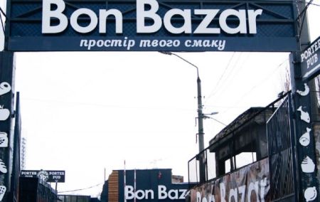 На київському базарі вмикають російські пісні та цинічно кепкують з людей