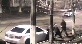 У Києві двоє чоловіків вдарили цеглиною та обікрали військового