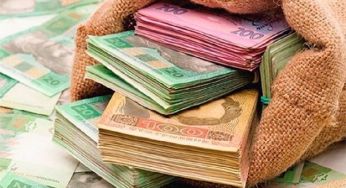 Українці масово забирають депозити з банків: чоловіків налякав законопроект про мобілізацію