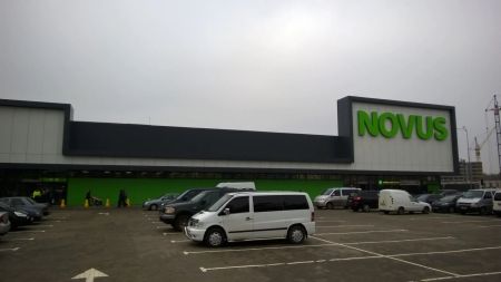 Переплутала педалі: на Київщині автоледі влетіла в супермаркет – соцмережі вибухнули коментарями