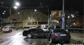 У Києві Mustang на великій швидкості протаранив авто: багато постраждалих (фото)
