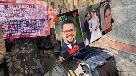 Сім’ї загиблих пасажирів літака МАУ, збитого Іраном, вийшли на мітинг у Тегерані