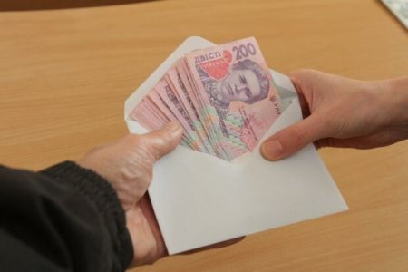 НБУ звернувся до всіх отримувачів зарплати у конвертах: ось що чекає на них